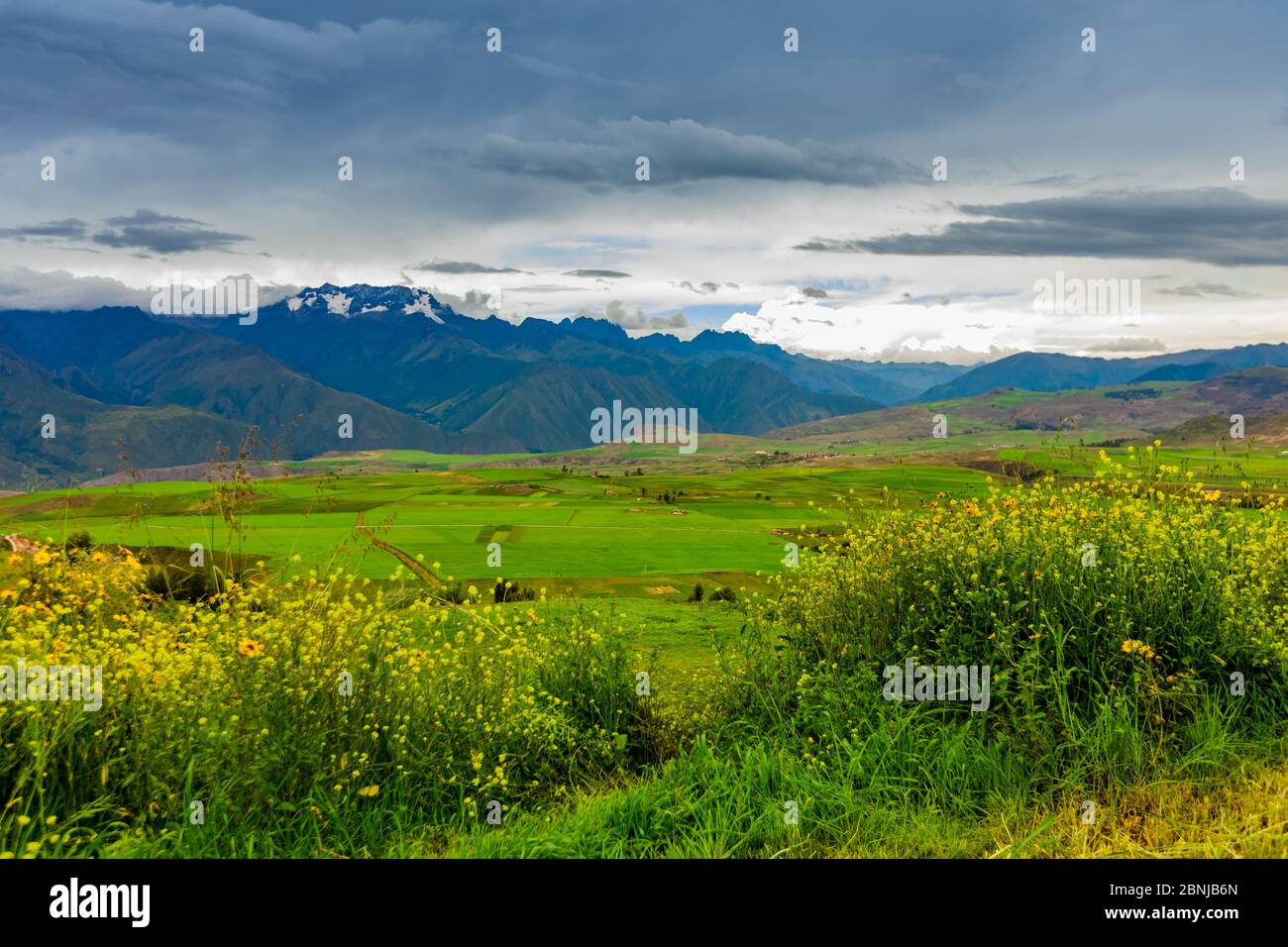Montagnes enneigées dans la vallée Sacrée, Pérou, Amérique du Sud Banque D'Images