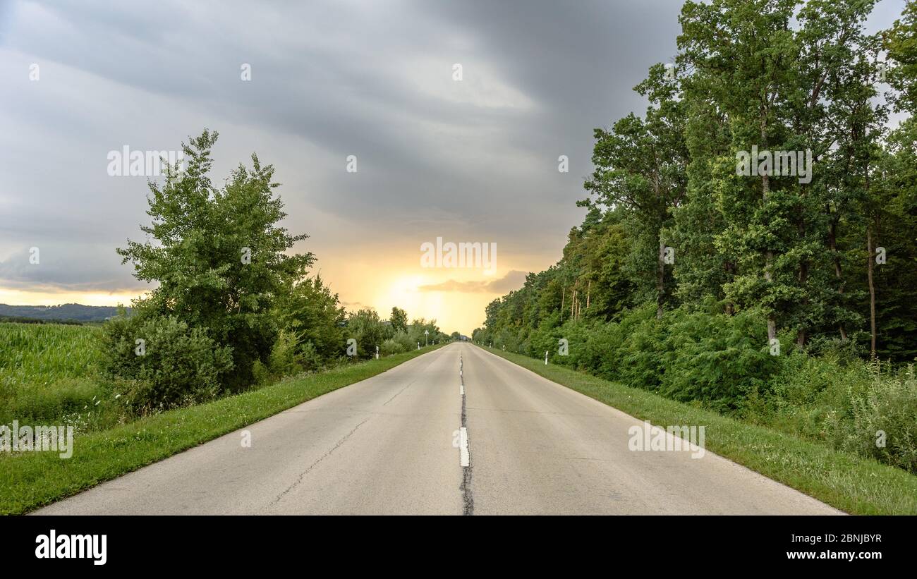 Route de campagne allant de la Hongrie à l'Autriche Banque D'Images