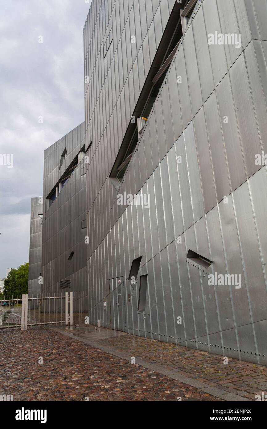 Une façade en acier d'un musée juif de Berlin Banque D'Images