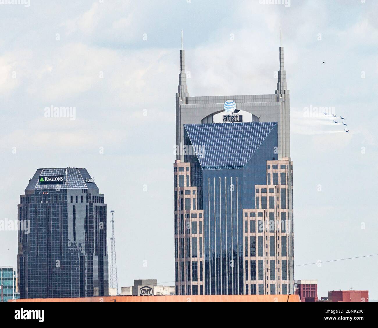 Nashville, TN, USA, 14 mai 2020: Les U.S. Navy Blue Angels font un survol de 17 minutes à Nashville, Tennessee pour saluer les premiers intervenants COVID-19. Crédit : Sayre Berman/Alay Live News Banque D'Images