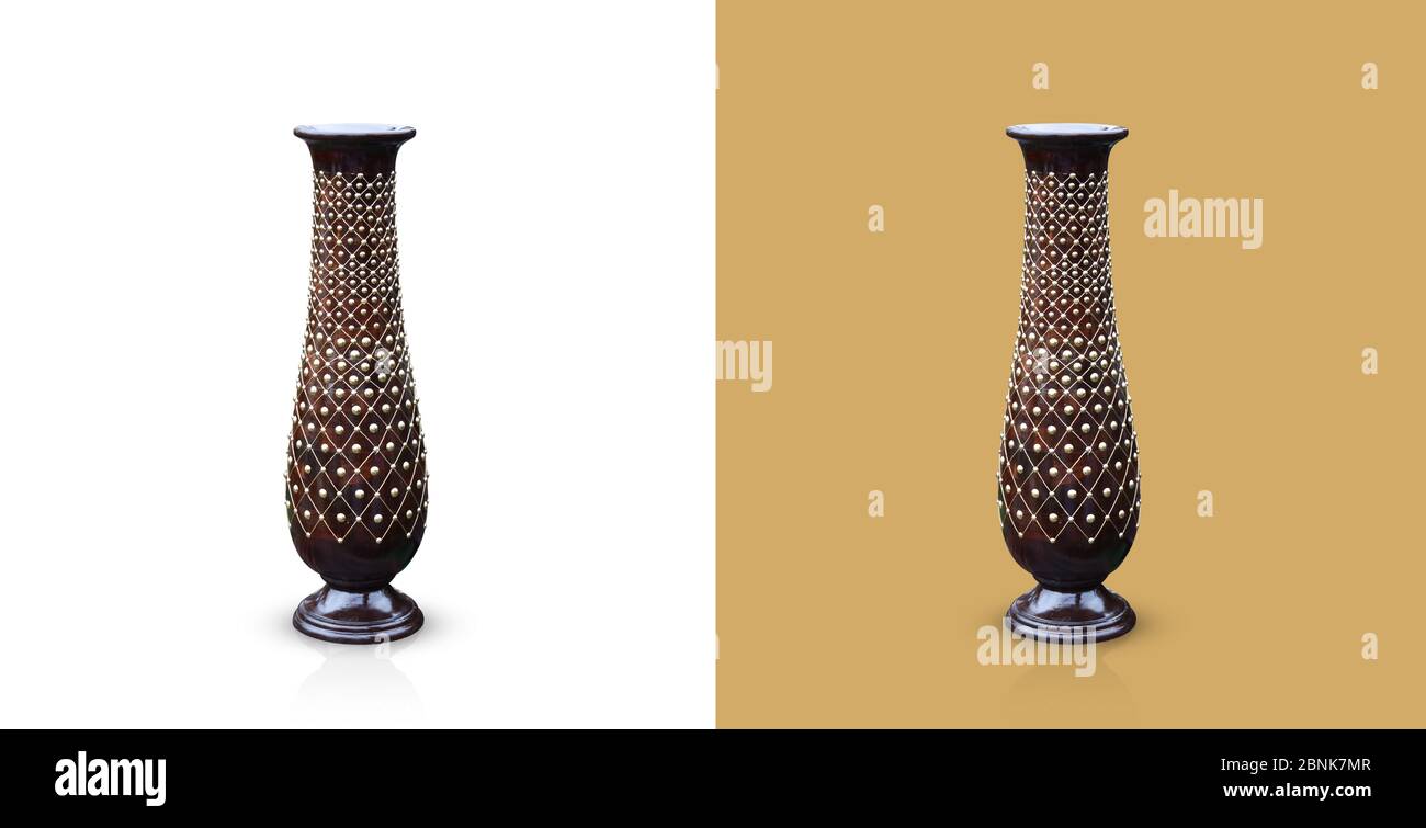 Vase décoratif en bois à fleurs - isolé Banque D'Images