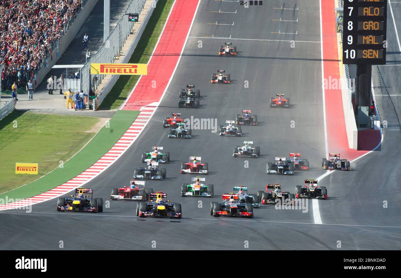 Austin Texas États-Unis, 18 novembre 2012 : voitures de Formule 1 au début du premier Grand Prix des États-Unis sur le circuit des Amériques. La course a été remportée par Lewis Hamilton, pilote Mercedes de l'équipe McLaren. ©Bob Daemmrich Banque D'Images