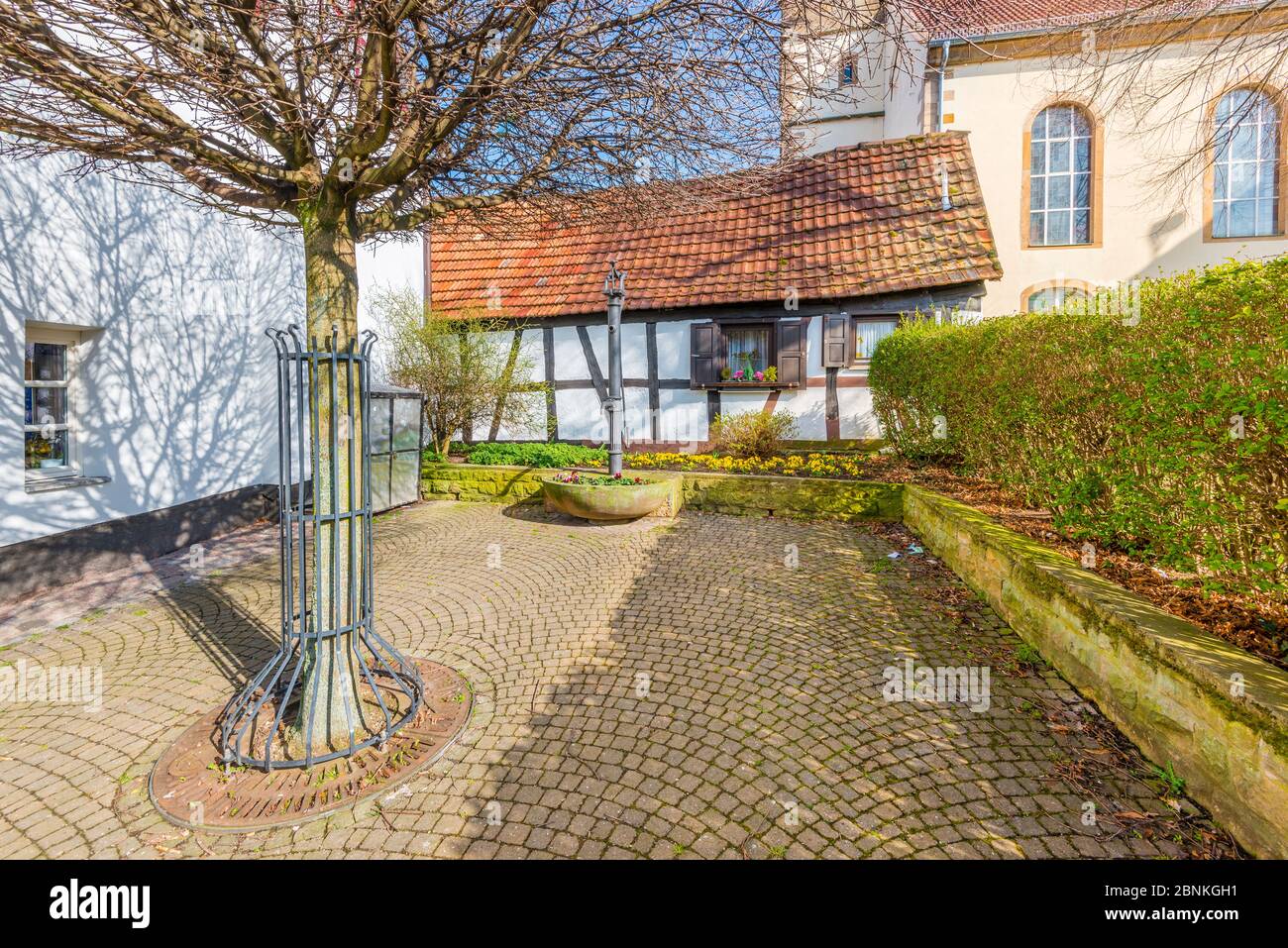 Burgkirche à Bad Dürkheim, ancienne église paroissiale protestante, construite dans le style baroque au fond du château de Leiniger, qui a été détruit dans la guerre de succession du Palatinat, sert maintenant de centre communautaire et abrite l'association d'art de Bad Dürkheim, Banque D'Images