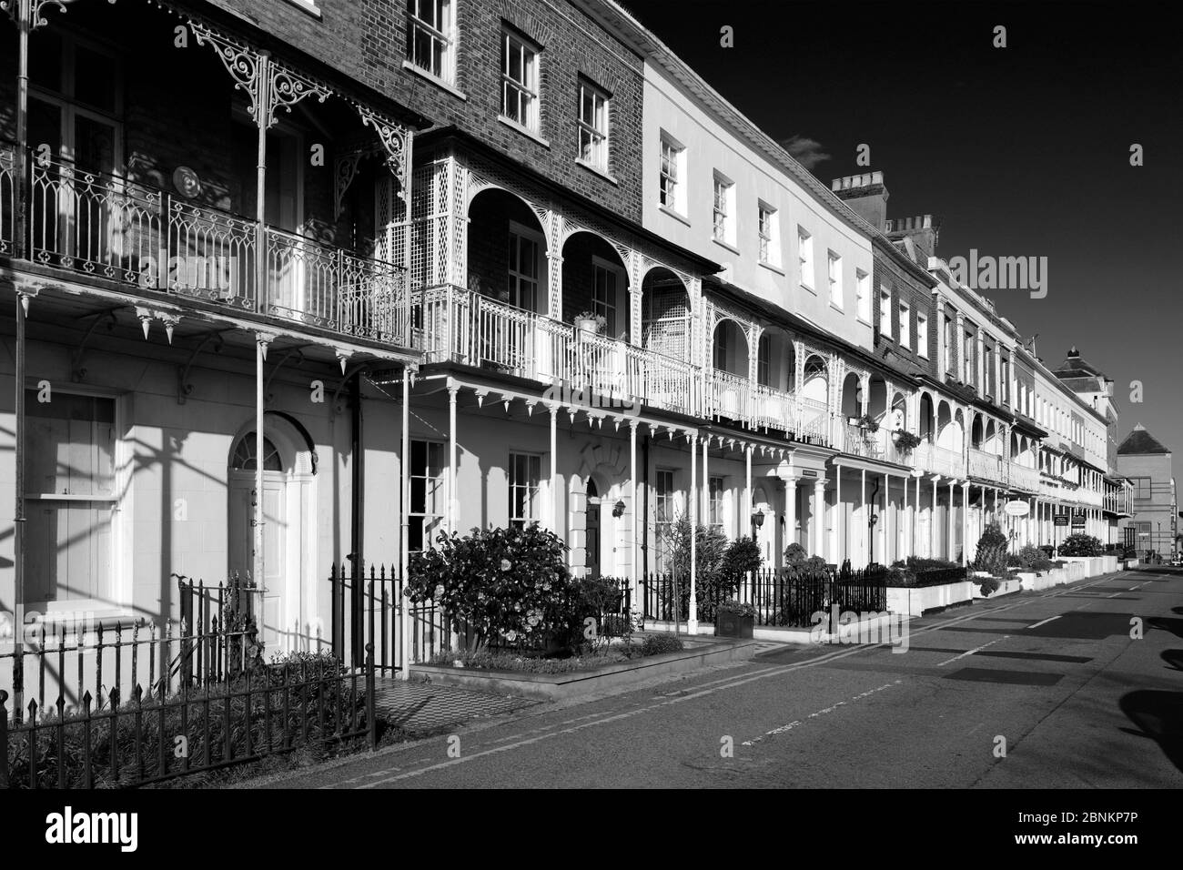 Vue sur Royal Terrace, ville de Southend-on-Sea, estuaire de la Tamise, Essex, comté, Angleterre, Royaume-Uni Banque D'Images