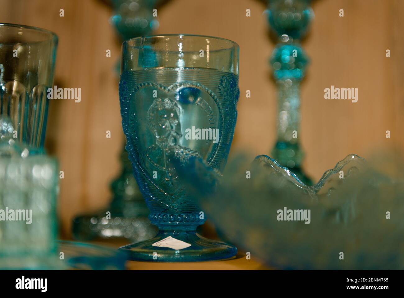 Antiquités, objets anciens en verre Banque D'Images