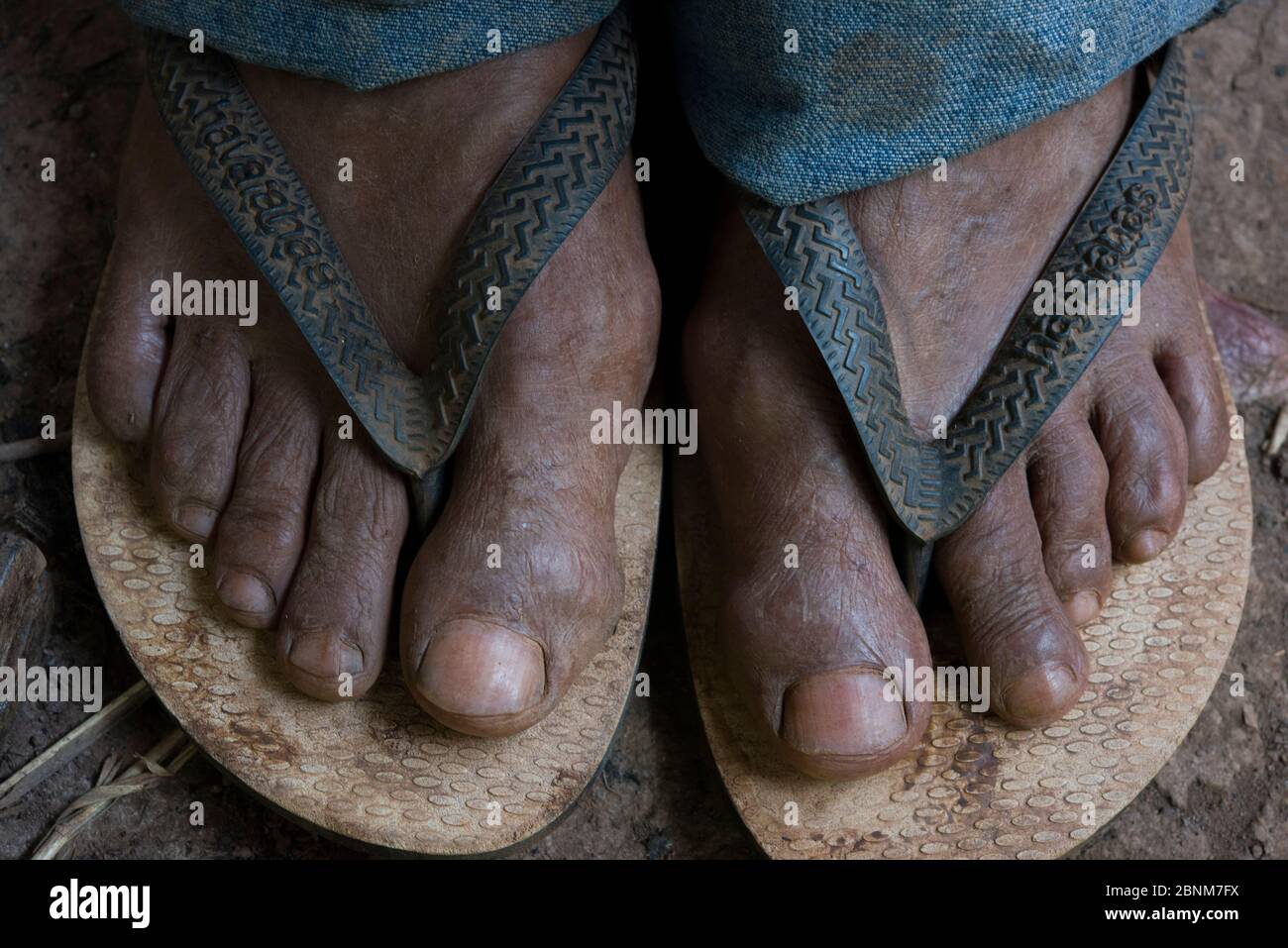 Salto de Pirapora, Sao Paulo, Brésil - 24 décembre 2015 : pieds d'un homme de Quilombo Cafundo Banque D'Images