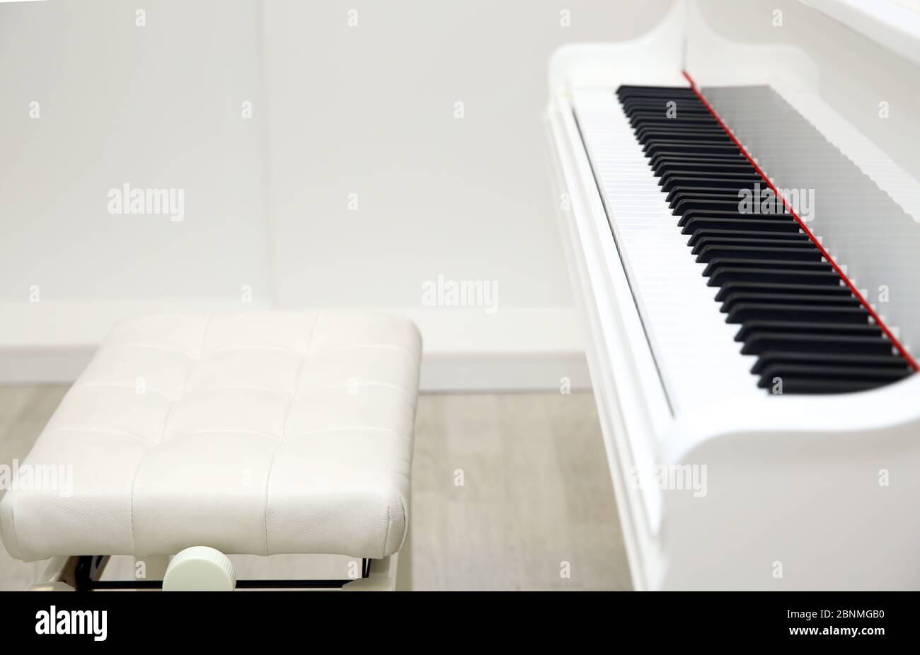 Fermer frontale . Le piano a été mis en place dans la salle de musique pour permettre à la pianiste de répéter avant le piano classique à l'occasion de la performance Banque D'Images