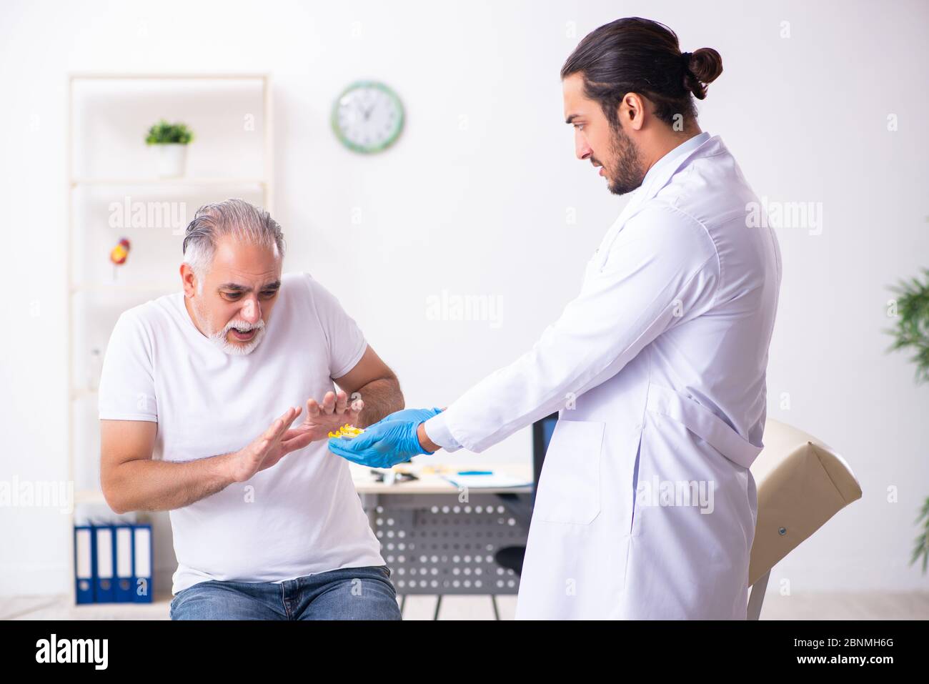 Patient souffrant du diabète médecin traitant Banque D'Images