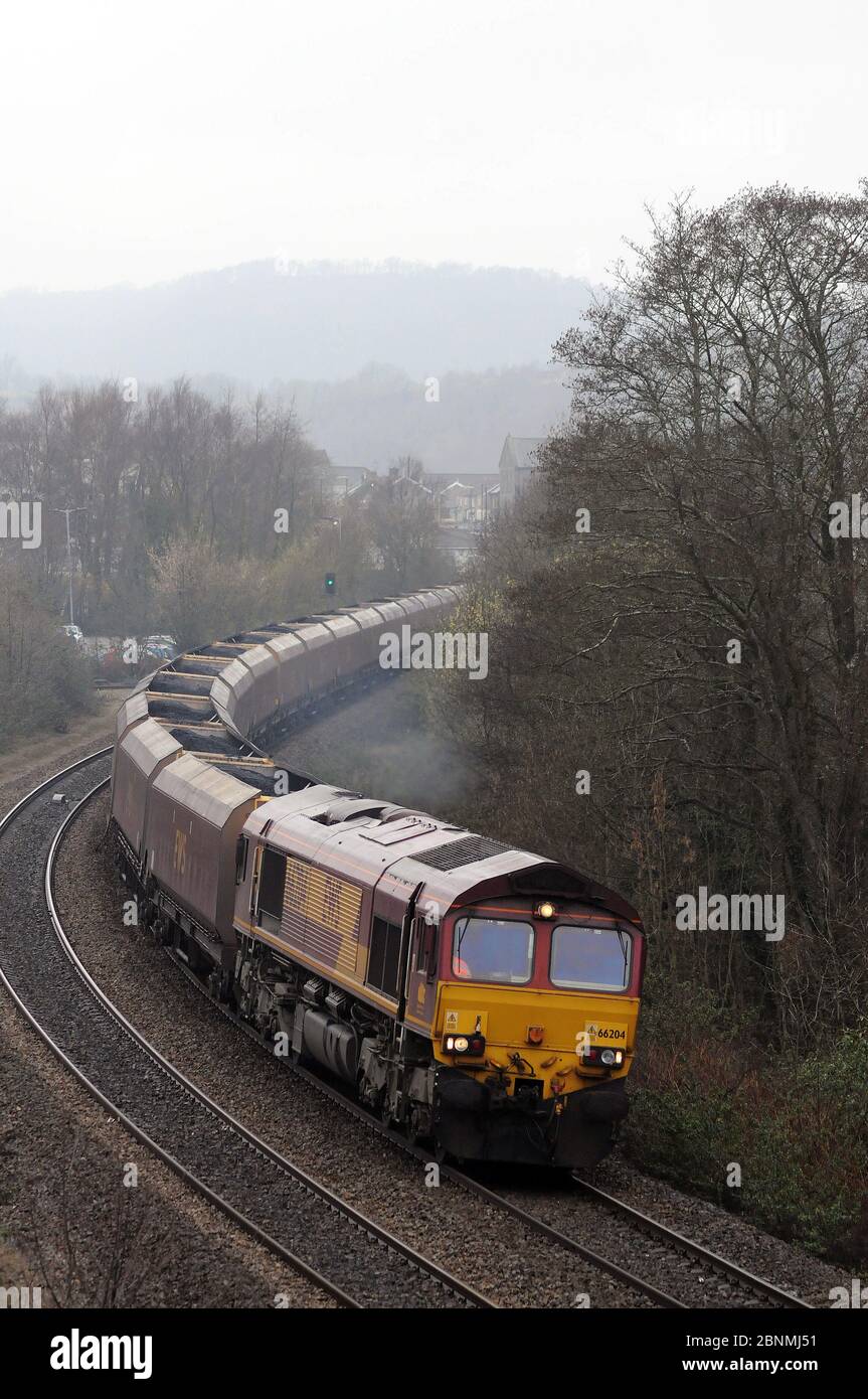 66204 à Trefforest avec un train de charbon chargé de Tower Colliery à la centrale d'Aberthaw. Banque D'Images