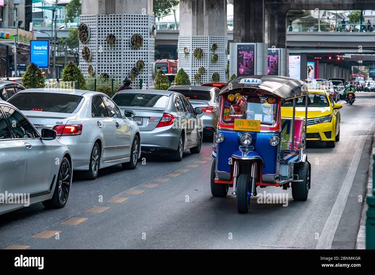 Siam Square, Bangkok / Thaïlande - 2 février 2020: Nom de ce véhicule ' Tuk Tuk ' ils sont le véhicule de transport le plus populaire en Thaïlande Banque D'Images