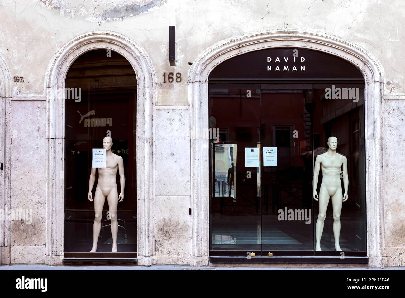 Boutique fermée pendant le coronavirus, Covid 19, LockDown. (Rome au temps de Covid 19) Rome, Italie, Europe, UE. Banque D'Images