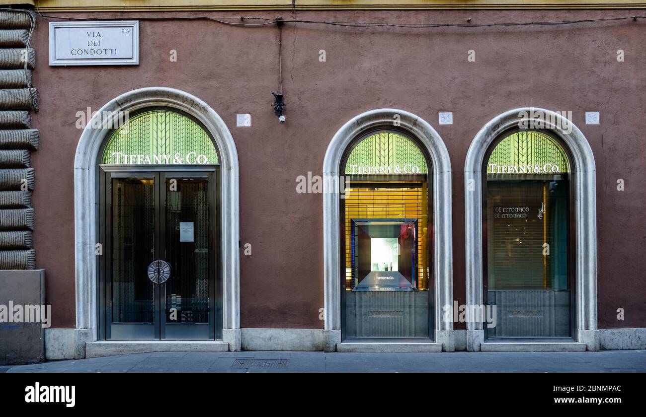 Tiffany & Co store fermé pendant le confinement du coronavirus Covid 19. Shopping de luxe. (Rome au temps de Covid 19) Rome, Italie, Europe, UE. Banque D'Images