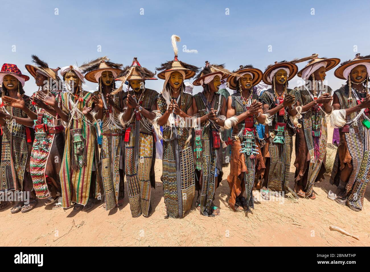 Niger: Gerewal - Bororo Wodaabe nomades concours de beauté coloré maquillage vêtements traditionnels Banque D'Images