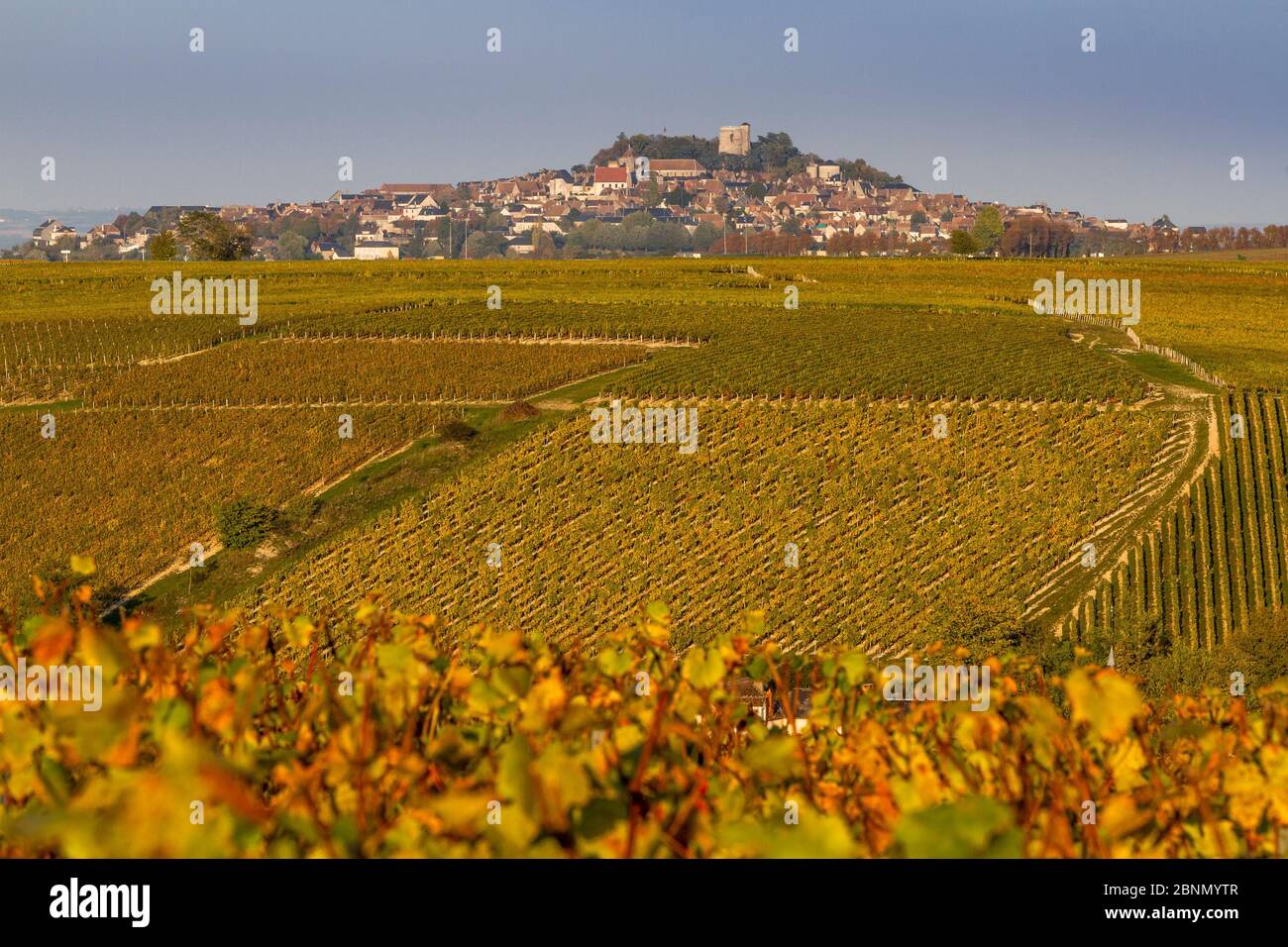 Le château de Sancerre et de la ville de couleurs d'automne, France Banque D'Images