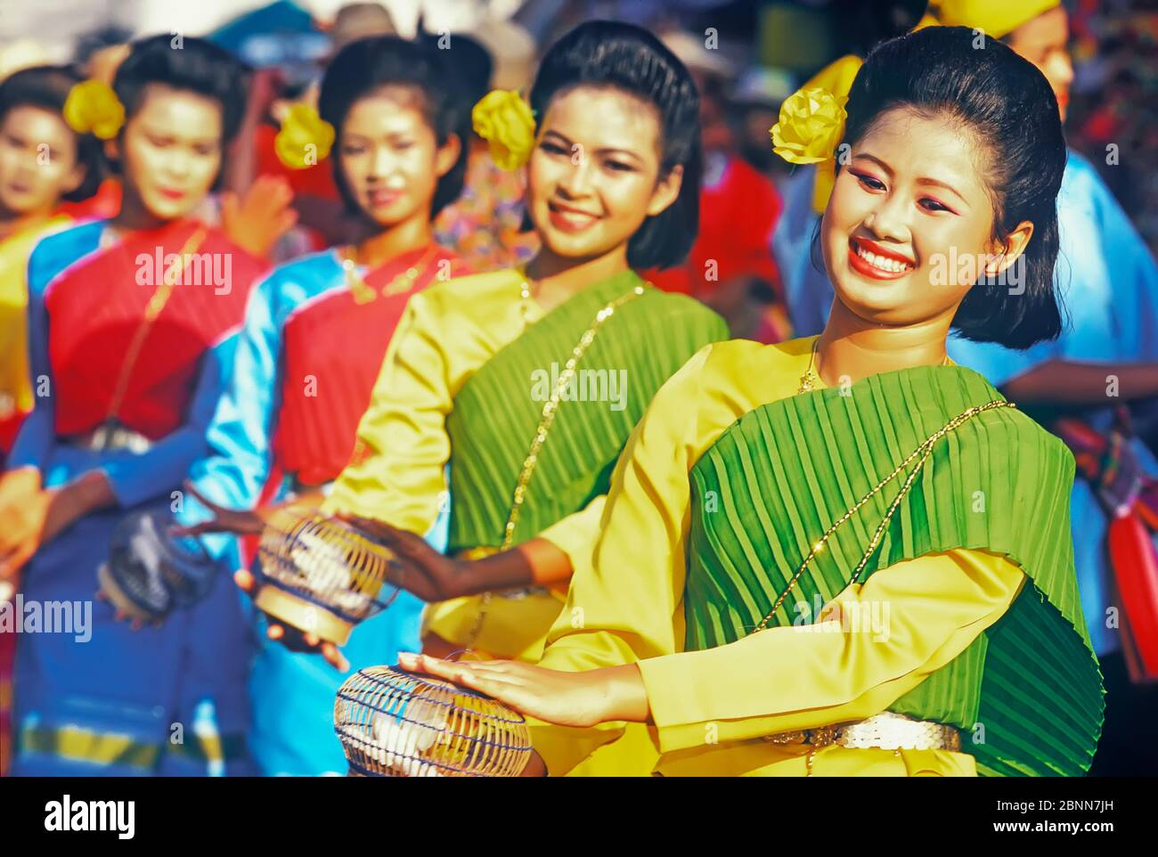 Thai Girls exécutant la danse locale, King Narai Reign Fair, Lophuri, Thaïlande, Asie Banque D'Images