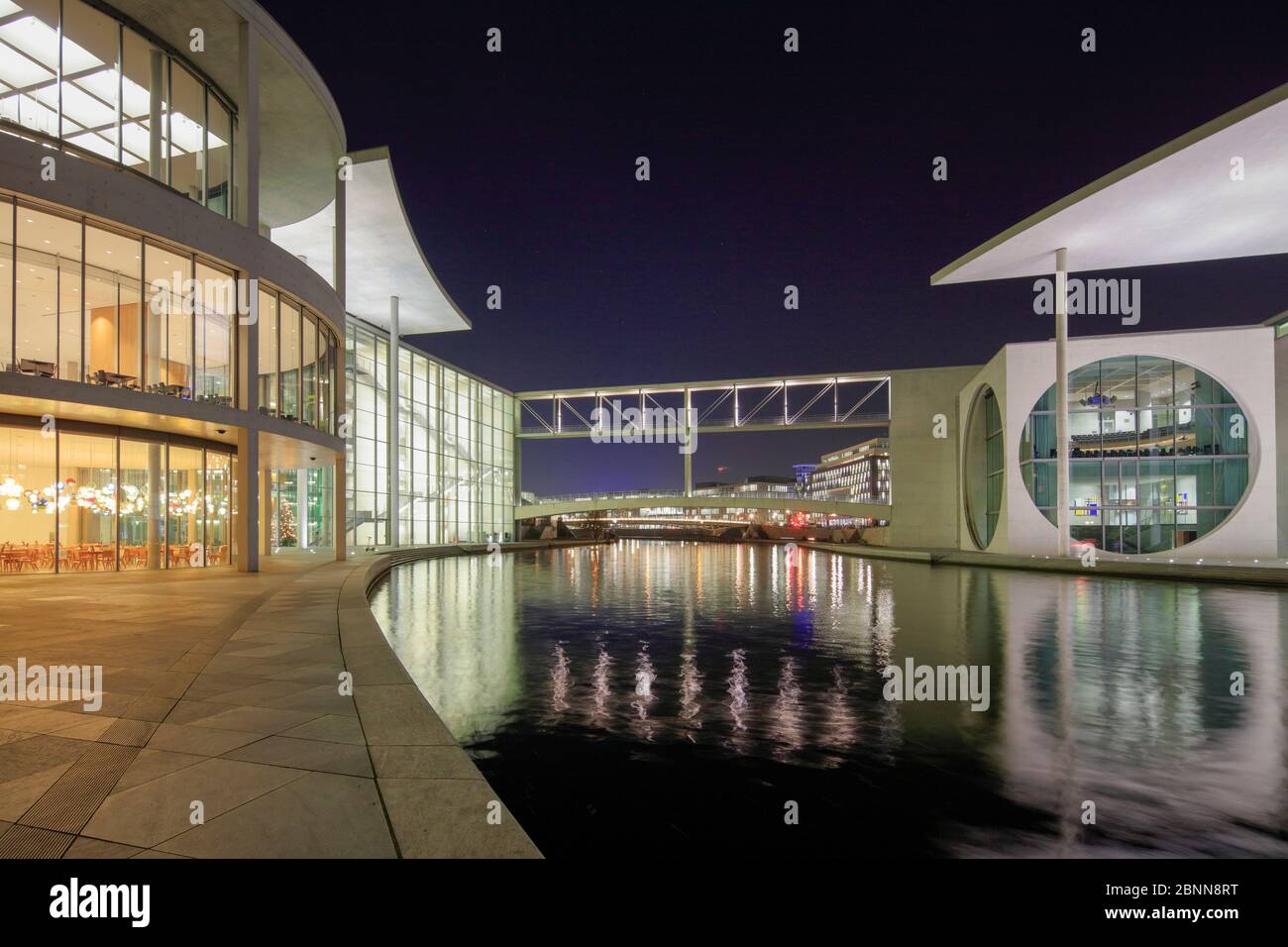 Vue sur la Spree, Paul-Löbe-Haus, Marie-Elisabeth-Lüders-Haus, Blue Hour, Bundestag, quartier du gouvernement, Berlin, Allemagne Banque D'Images