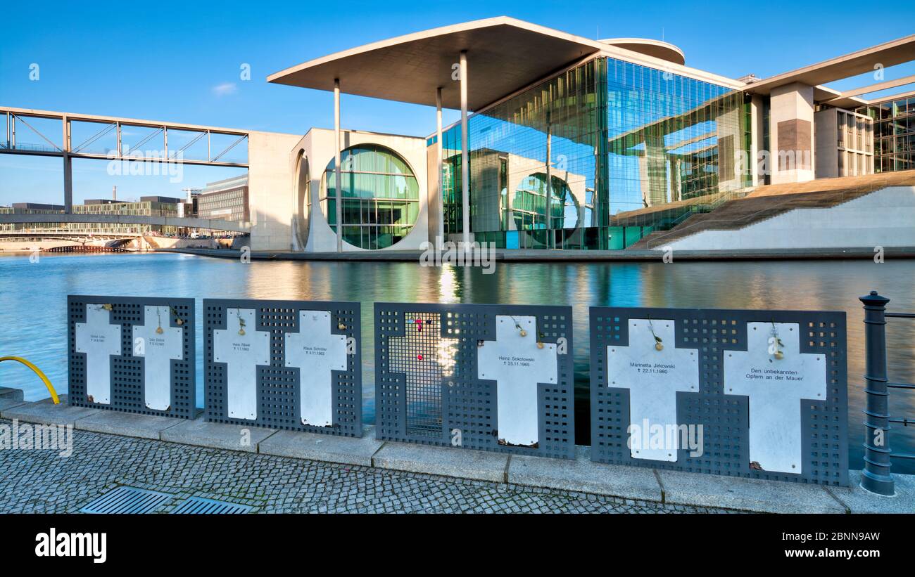 Vue sur la Spree, Marie-Elisabeth-Lüders-Haus, mémorial des victimes du mur de Berlin, Bundestag, quartier du gouvernement, Berlin, Allemagne Banque D'Images