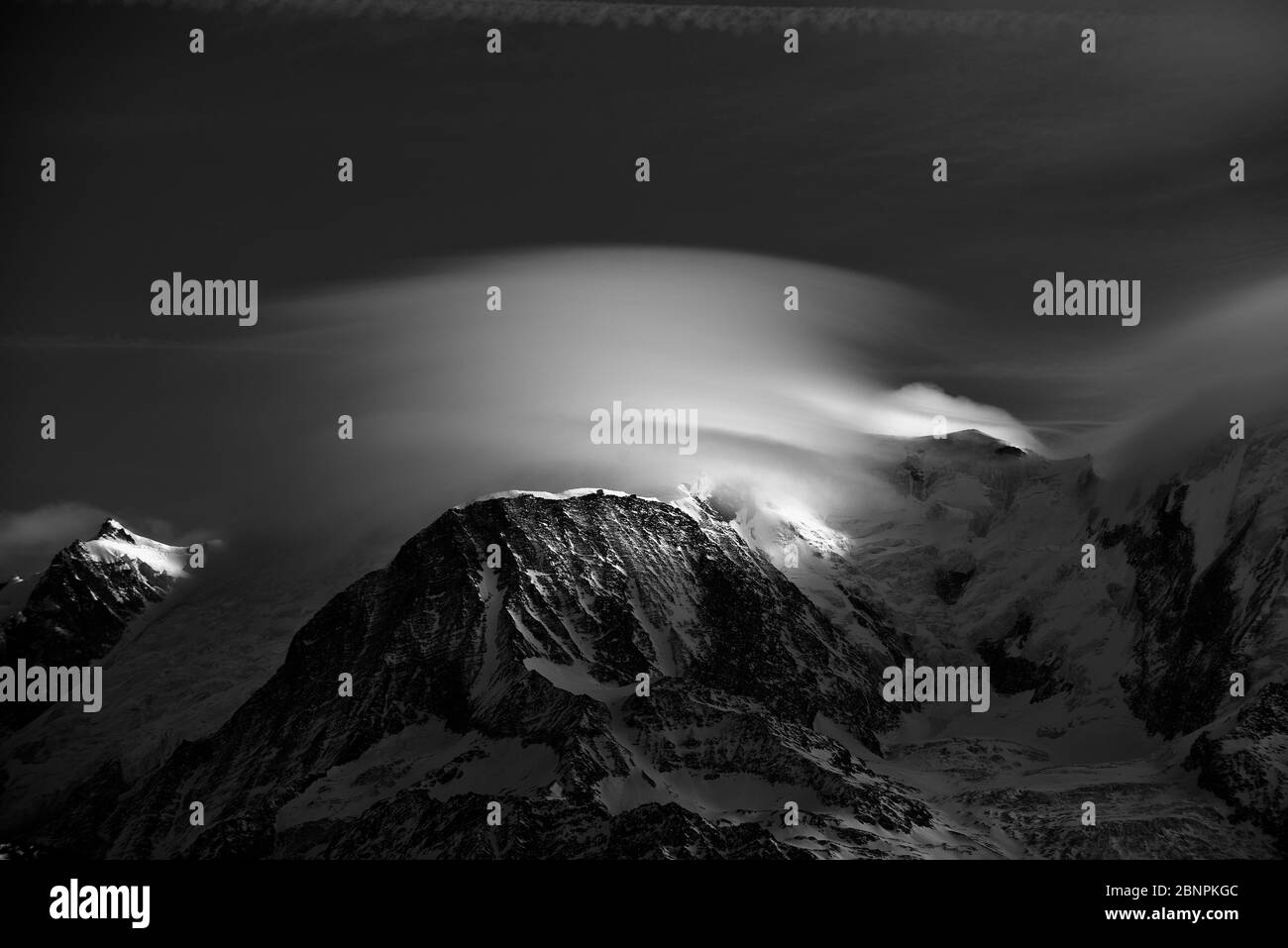 France, haute-Savoie, Alpes, massif du Mont blanc avec nuages lenticulaires Banque D'Images