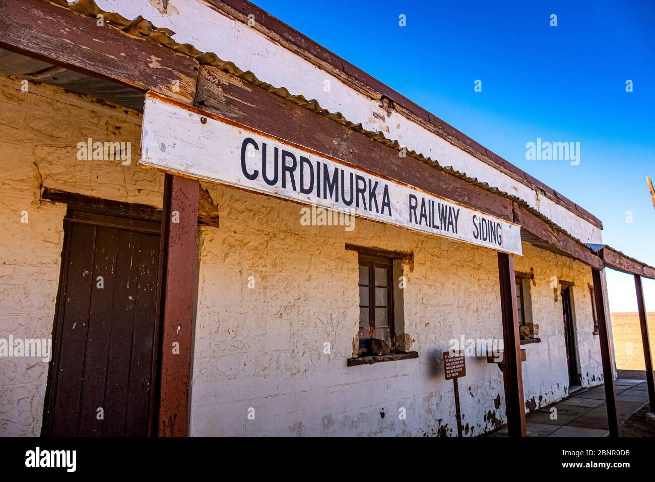Le terminal de Curdimurka prend la voie d'évitement sur le chemin de fer Old Ghan près du lac Eyre dans l'Outback de l'Australie méridionale. Banque D'Images