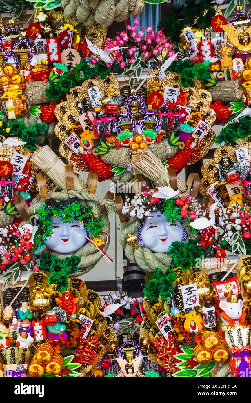Japon, Honshu, Tokyo, Taito-ku, sanctuaire d'Otori, Rakes de Bonne Chance décorative appelés Kumade for Sale au festival de Tori-no-Ichi tenu Chaque Année en novembre Banque D'Images
