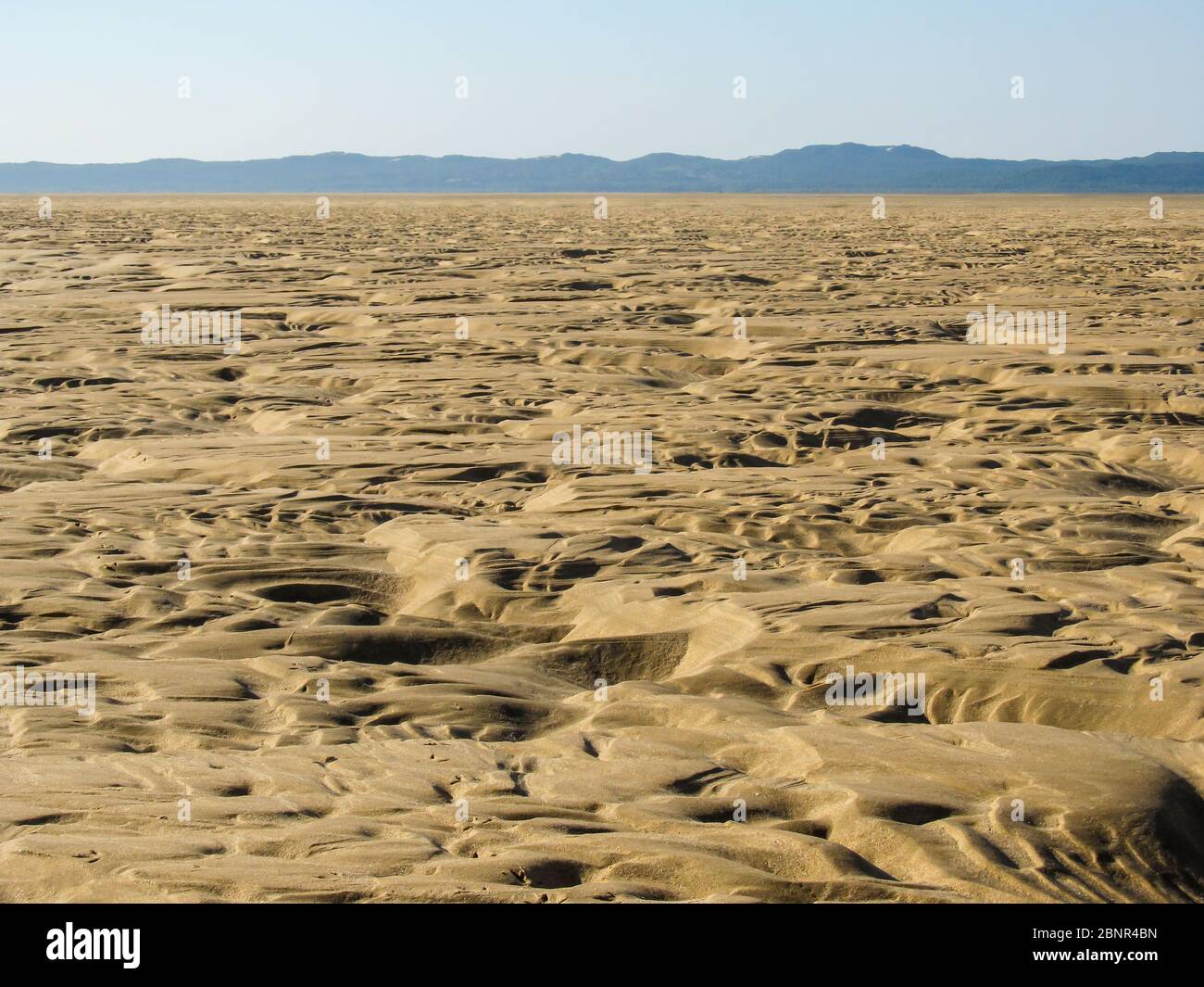 Grands Mega ondules sur les appartements de marée entre l'île portugaise Et l'île principale du système de l'île de la barrière de KaNyaka Dans le sud du Mozambique Banque D'Images