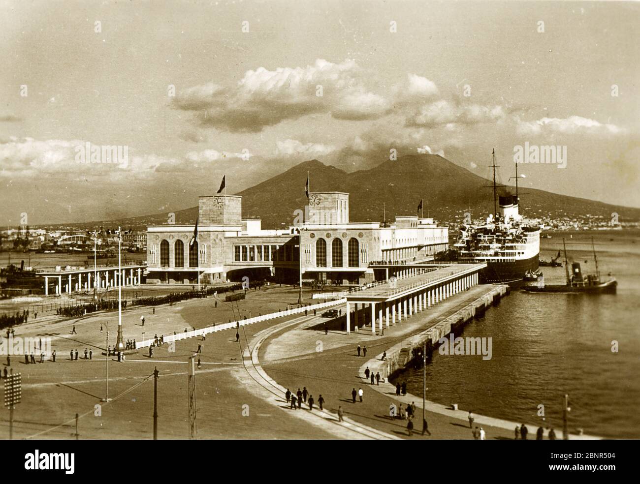 Vue historique de Naples et de son port - environ 1940 Banque D'Images