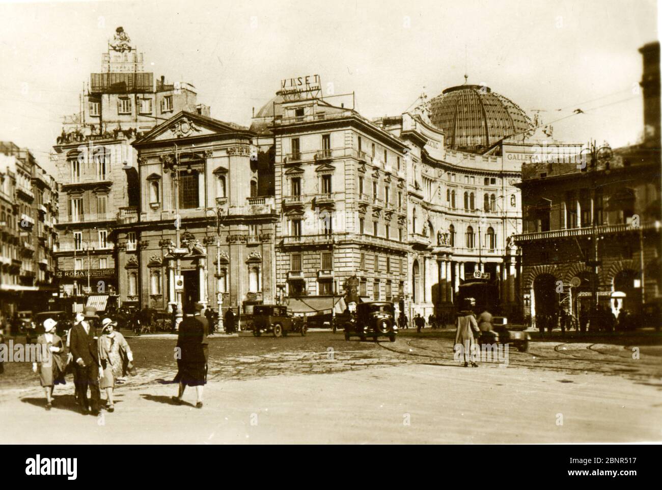 Vue historique sur la Piazza Trieste e Trento à Naples, Italie - environ 1940 Banque D'Images