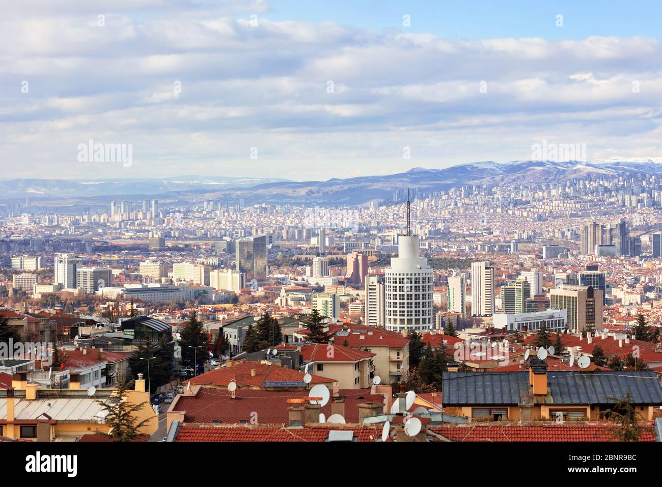 Panorama urbain panoramique d'Ankara, Turquie. Vue depuis le quartier de Cankaya. Banque D'Images