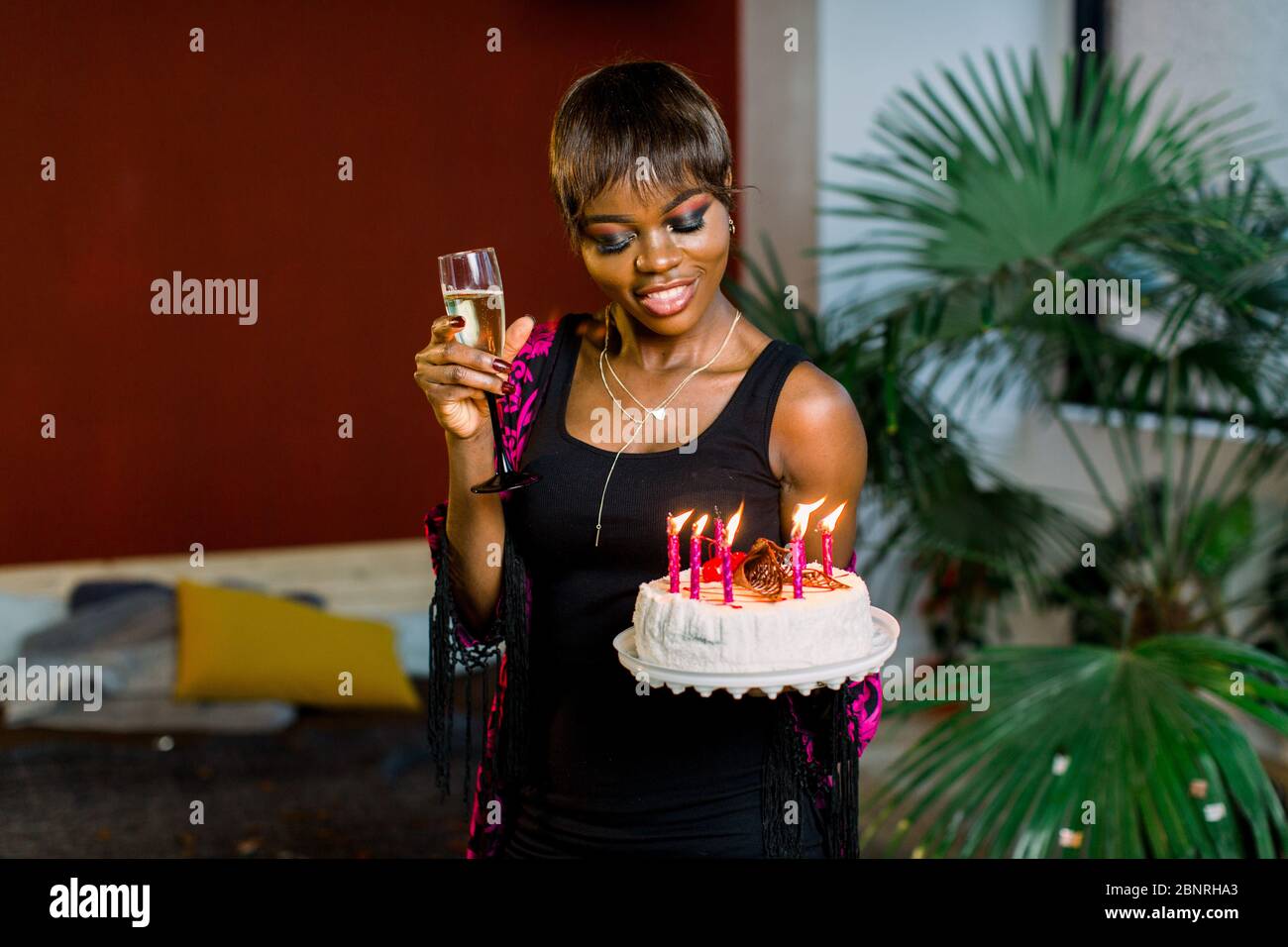 Champagne Gateau D Anniversaire Bougies Banque D Image Et Photos Alamy
