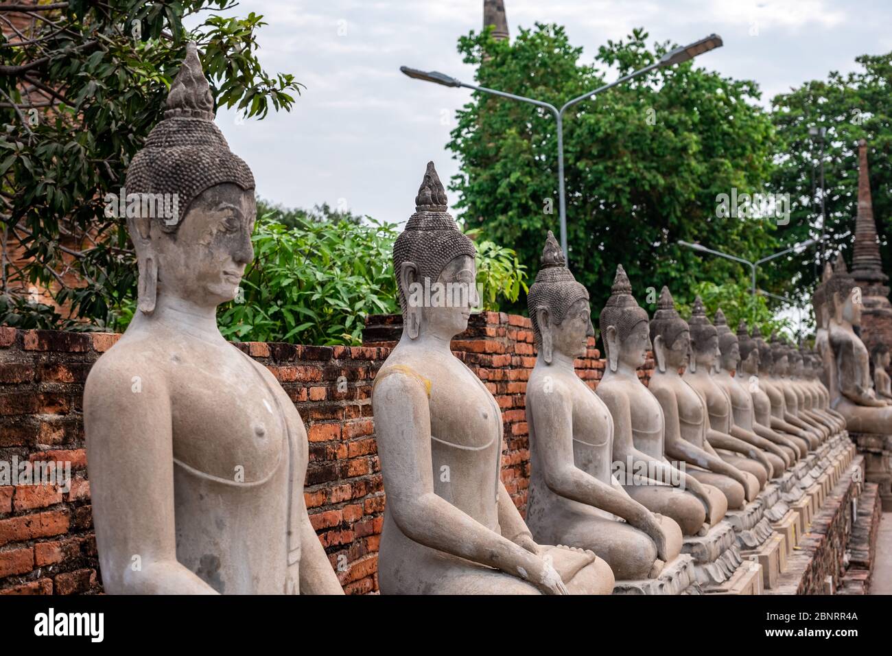 Statues de Bouddha ou sculptures dans le temple de Wat Yai Chai Mongkhon, le temple bouddhiste est dans la province d'Ayutthaya, Bangkok Banque D'Images