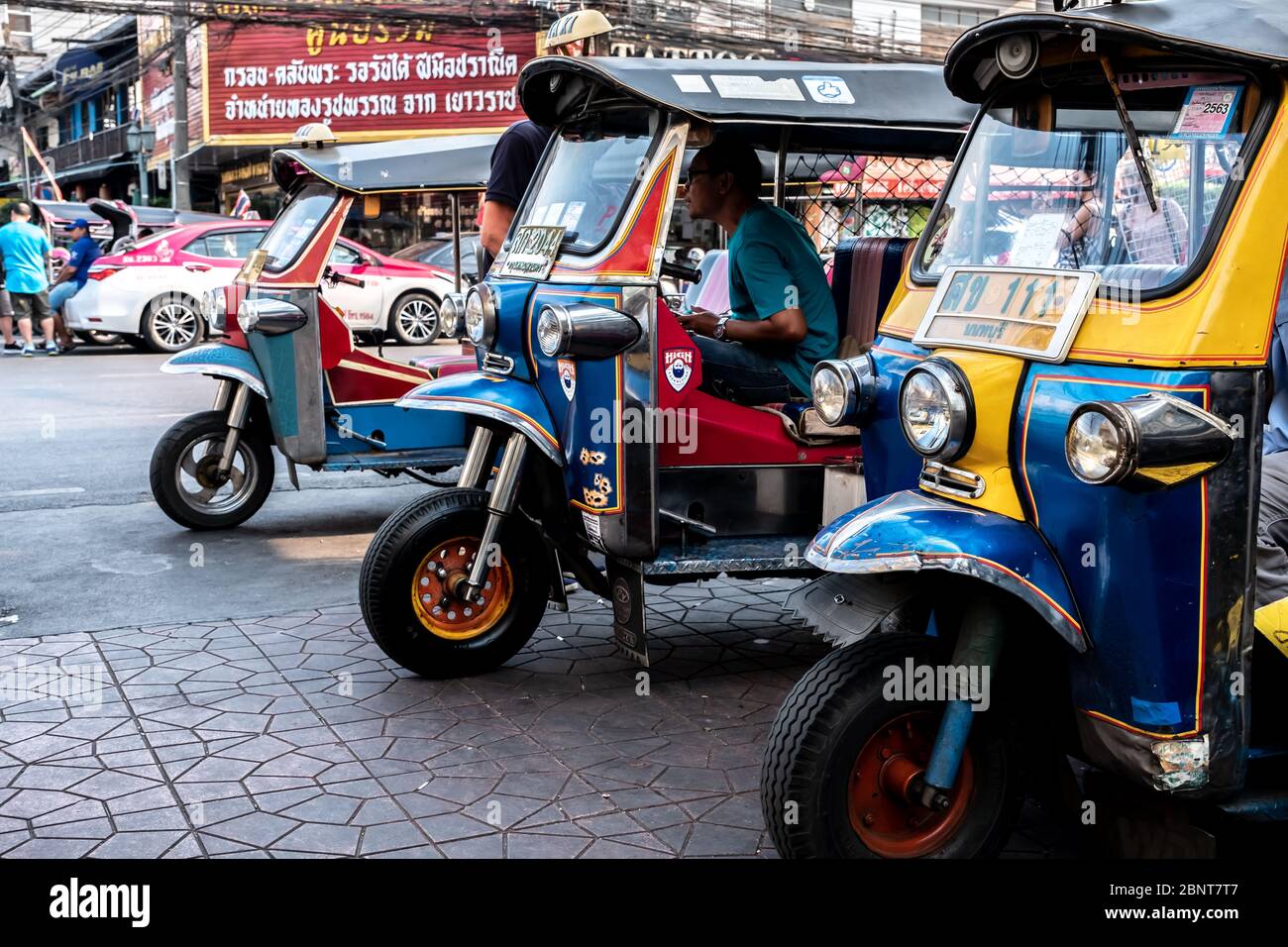 Centre-ville, Bangkok / Thaïlande - 12 février 2020 : Nom de ce véhicule Tuk Tuk ou Tuktuk, les véhicules ont trois roues Banque D'Images