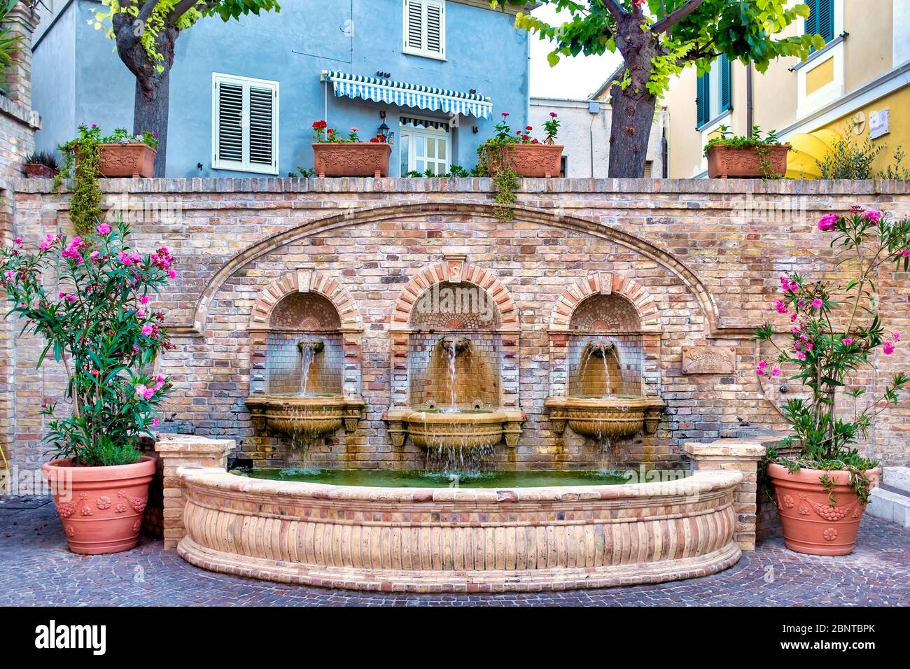 Fontaine dans le centre historique de Silvi Paese, Abruzzes, Italie Banque D'Images