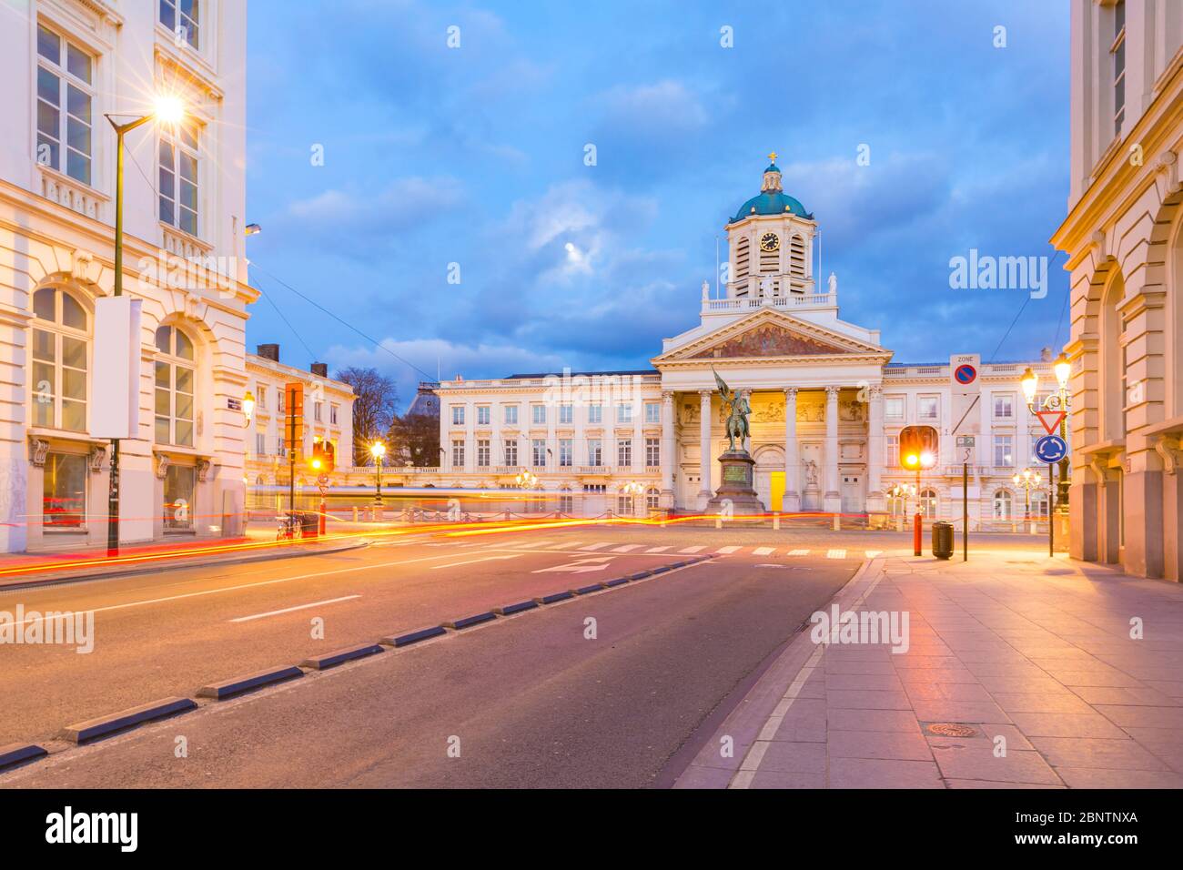 Paysage urbain de la place Royale de Bruxelles avec le Palais Cathédrale Chapelle dans le centre de Bruxelles Belgique Benelux UE. Centre d'intérêt et de shopping de la ville de eu Begium Banque D'Images