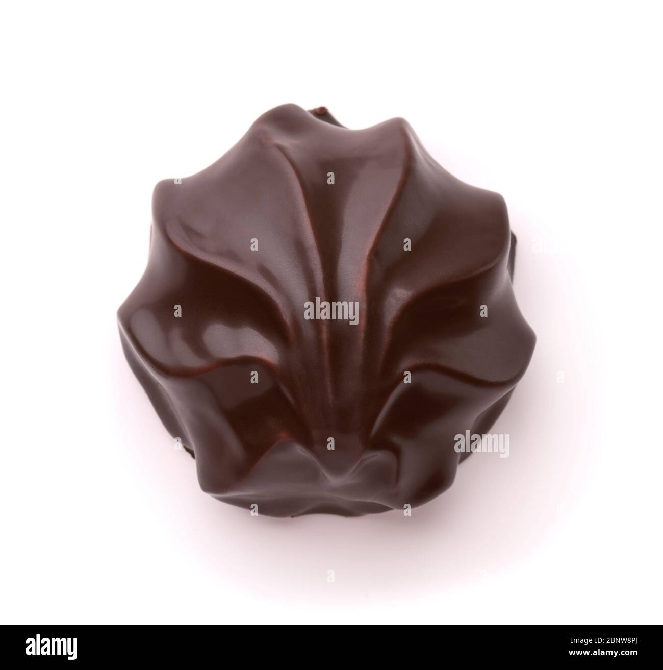 Vue de dessus du zefir enrobé de chocolat isolé sur blanc Banque D'Images