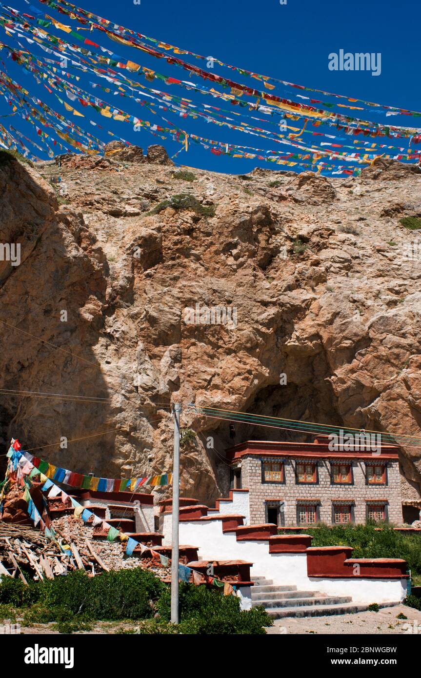 Monastère de Tashi Dor au lac Namtso ou lac Nam tso au Tibet en Chine. Le lac Nam TSO est le deuxième plus grand lac du Tibet et l'un des endroits les plus célèbres Banque D'Images