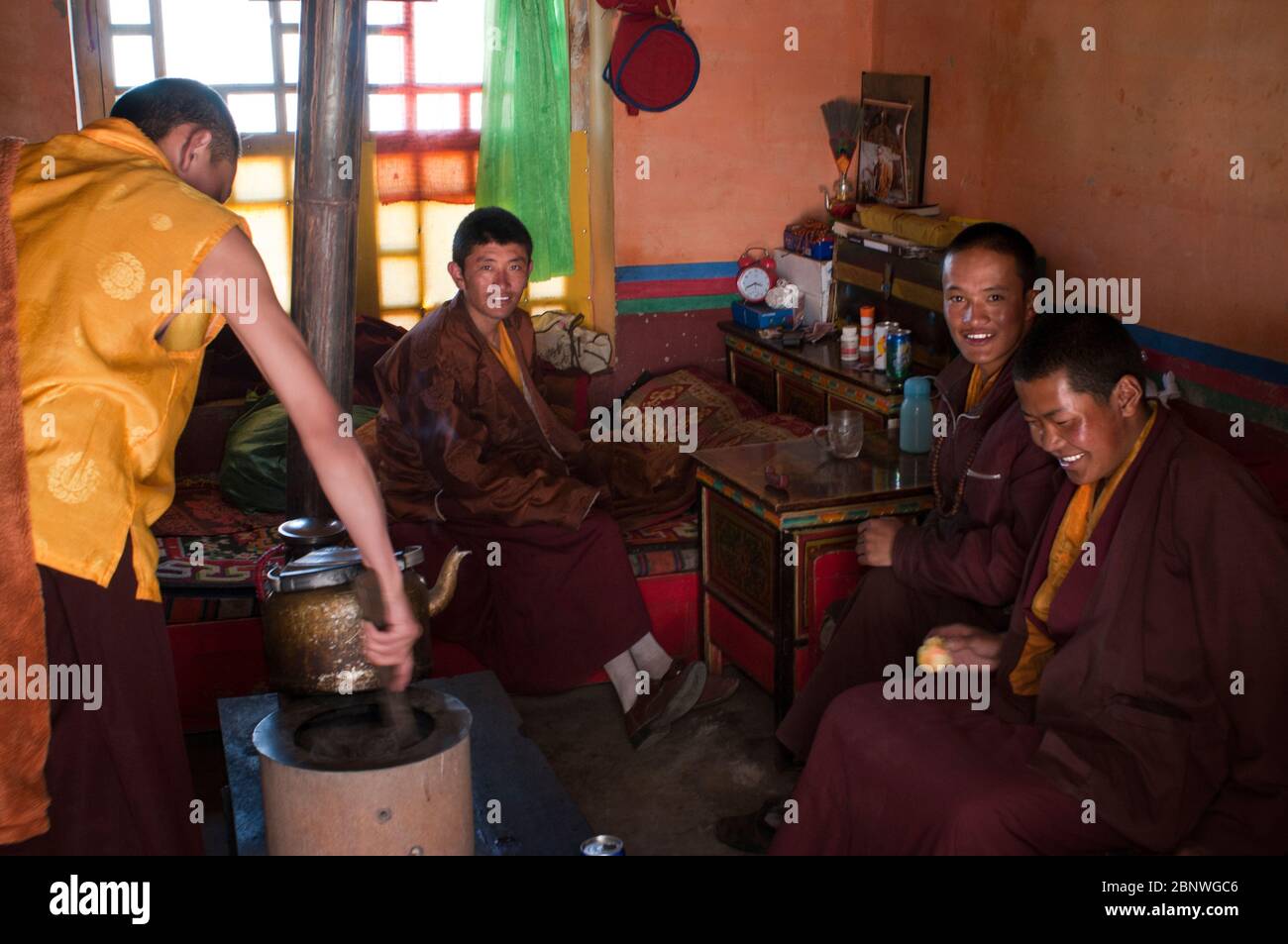 Intérieur du monastère de Tashi Dor dans le lac Namtso ou le lac Nam tso au Tibet en Chine. Le lac Nam TSO est le deuxième plus grand lac du Tibet et l'un des plus célèbres Banque D'Images