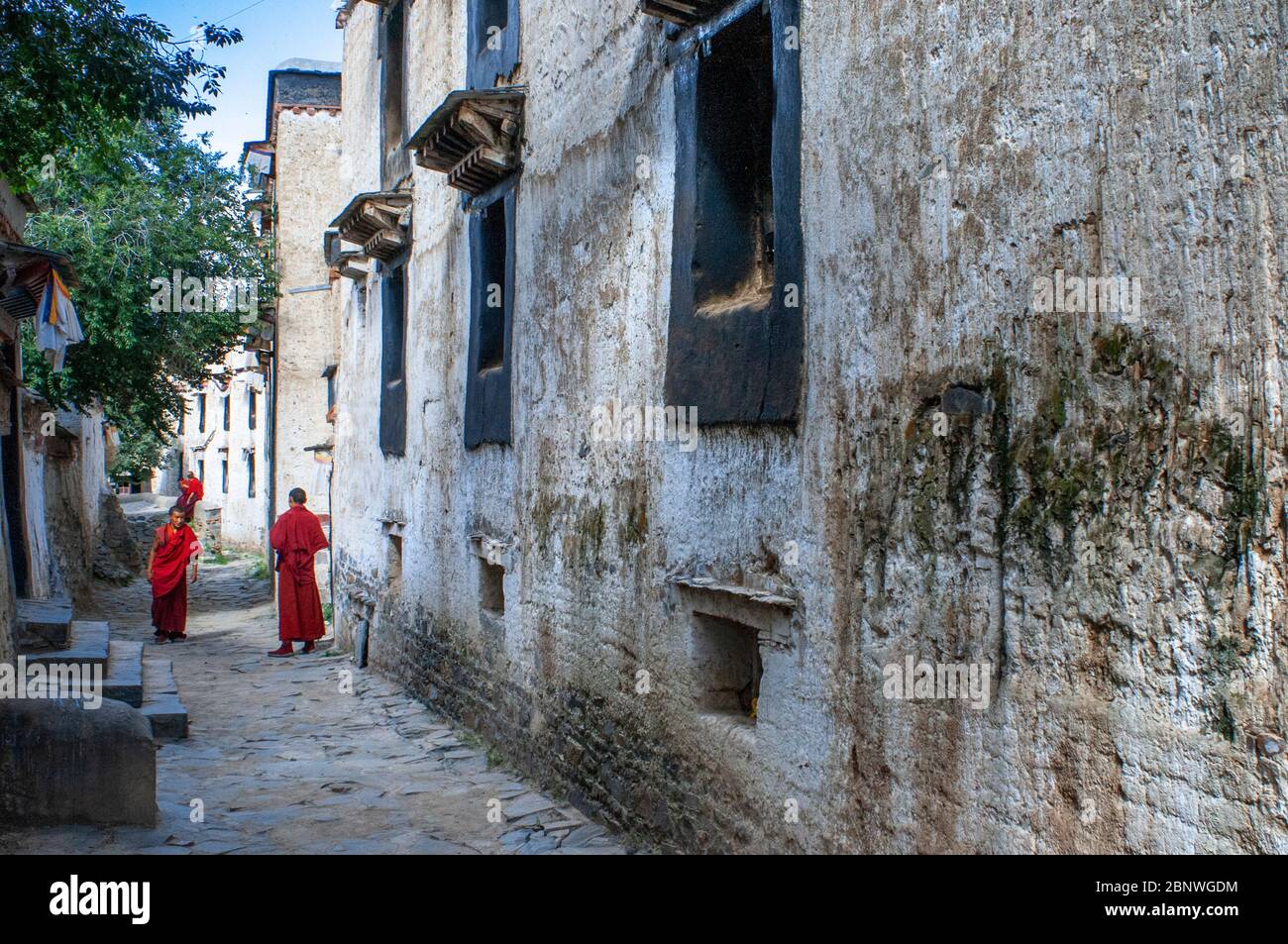 Moines au monastère de Tashi Lhunpo à Shigatse Tibet en Chine. Le temple de TashiLhunpo était le siège traditionnel du Panchen Lama fondé en 1447 par le premier Banque D'Images