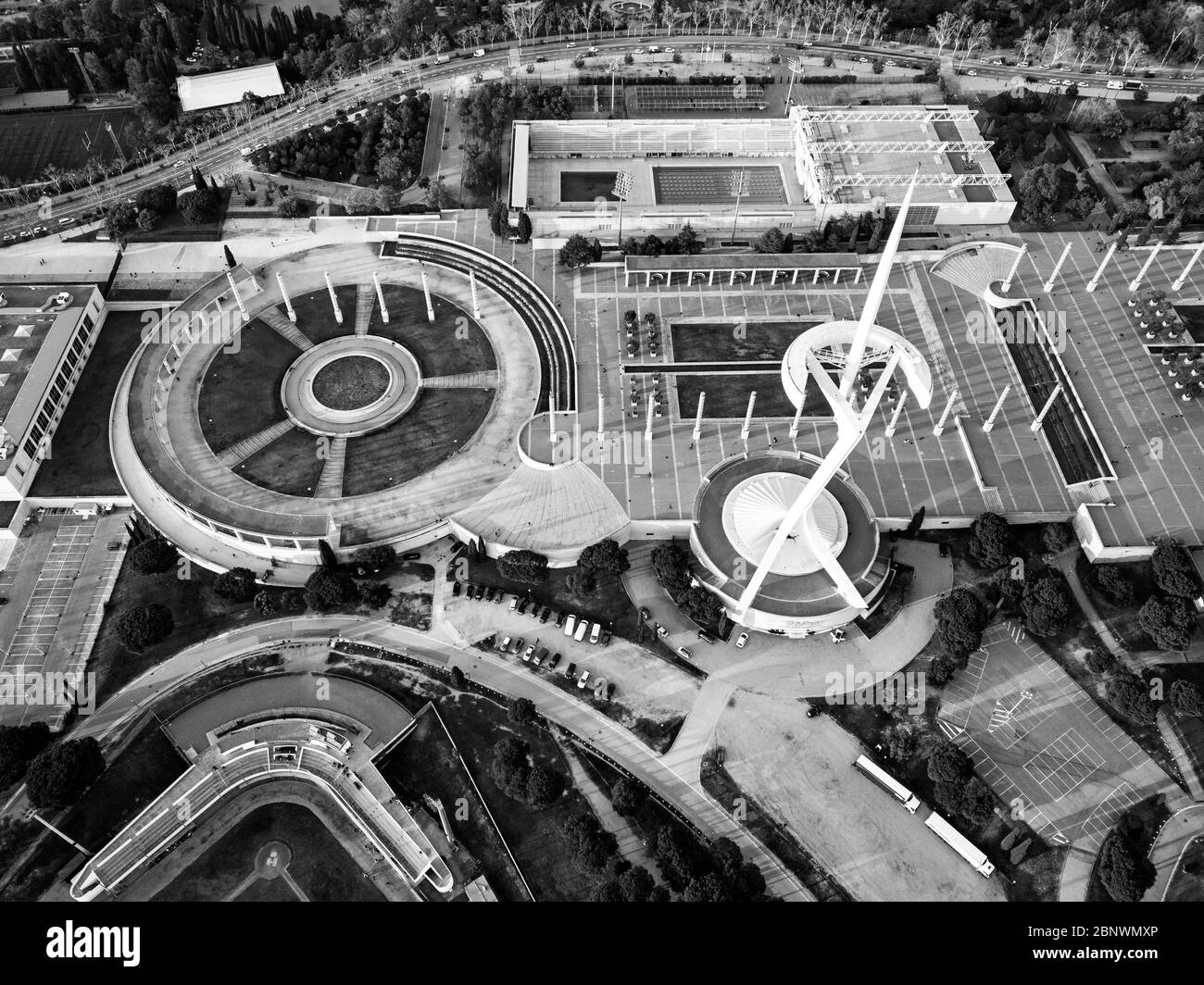 Vue aérienne anneau olympique ou Anella Olímpica et Palau Sant Jordi Estadi Olímpic et Montjuïc Communications Tower. Jeux Olympiques 1992 Barcelone Catalo Banque D'Images