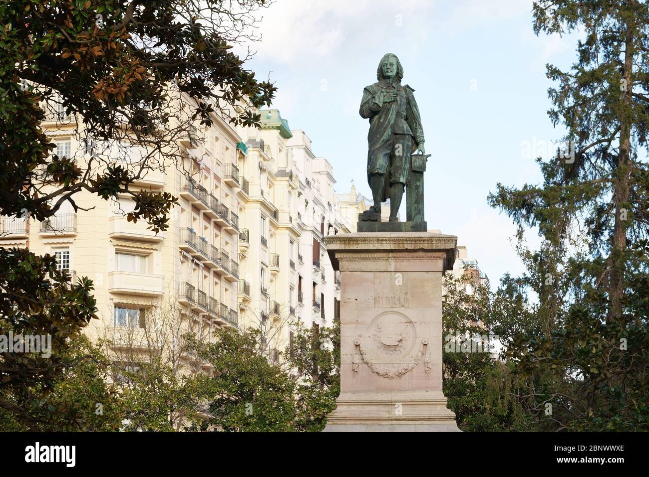 Statue en bronze du peintre baroque espagnol Bartolomé Esteban Murillo sur la place Plaza de Murillo à Madrid, Espagne. Banque D'Images