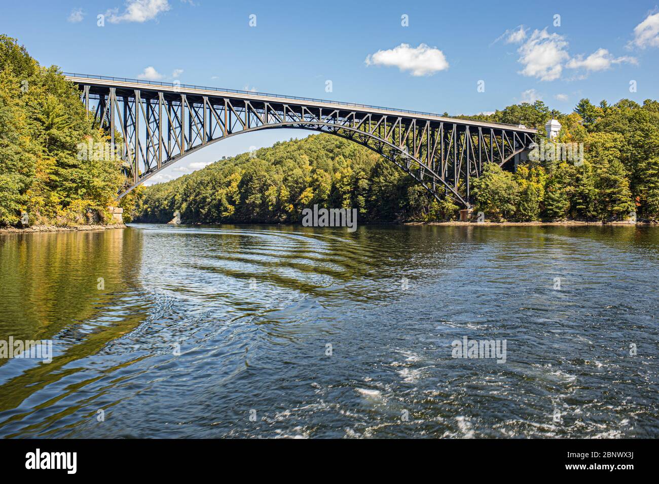 Le pont français King traverse le Connecticut River entre Erving et Gill, Massachusetts Banque D'Images