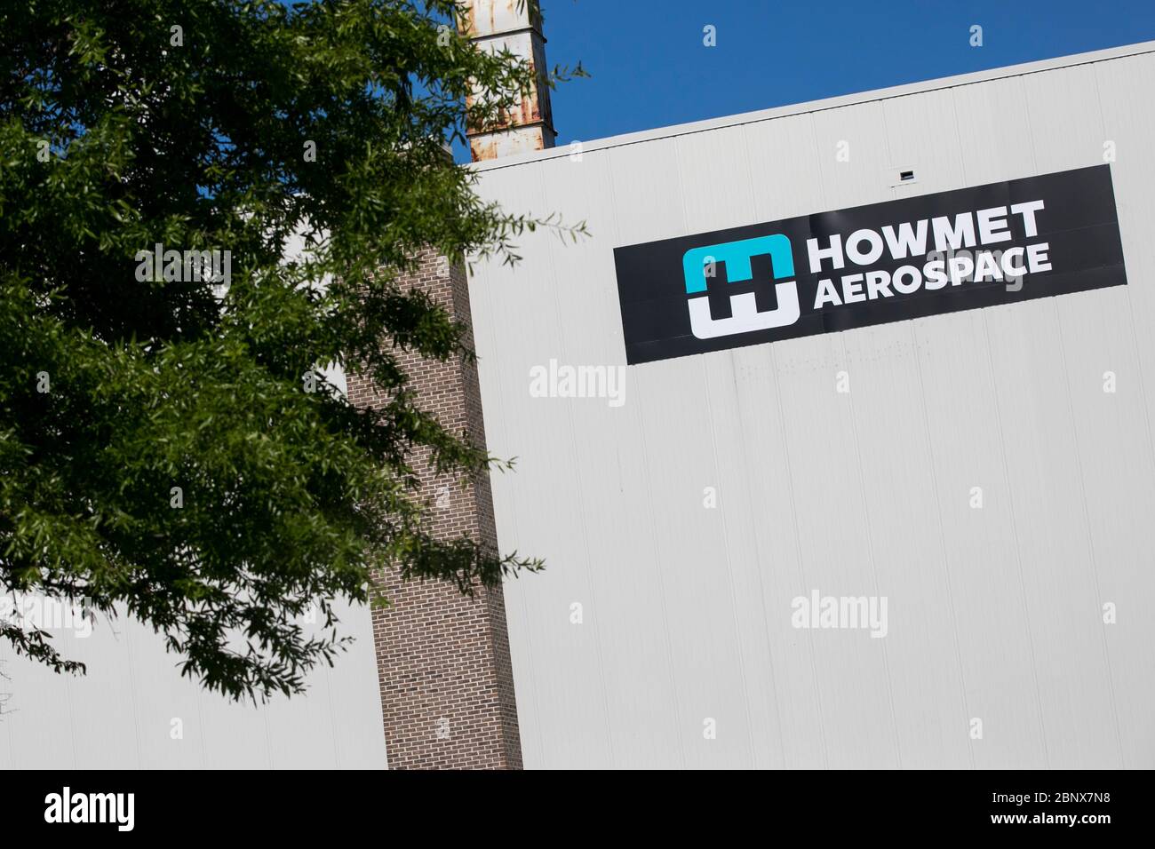 Un logo à l'extérieur d'une installation occupée par Howmet Aerospace à Hampton, en Virginie, le 2 mai 2020. Banque D'Images