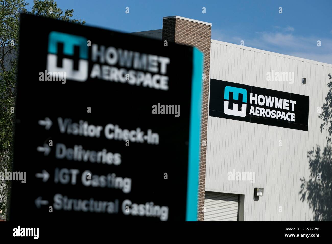 Un logo à l'extérieur d'une installation occupée par Howmet Aerospace à Hampton, en Virginie, le 2 mai 2020. Banque D'Images