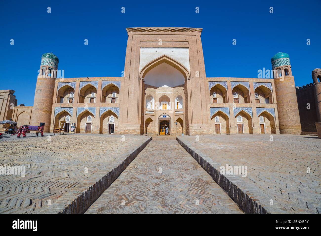 Le Kutlimurodinok Madrasa dans la forteresse d'Ichon-Qala, la vieille ville de Khiva, en Ouzbékistan. Banque D'Images