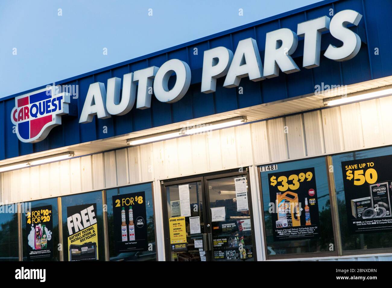 Un logo à l'extérieur d'un magasin CARQUEST Auto Parts à Richmond, en Virginie, le 2 mai 2020. Banque D'Images