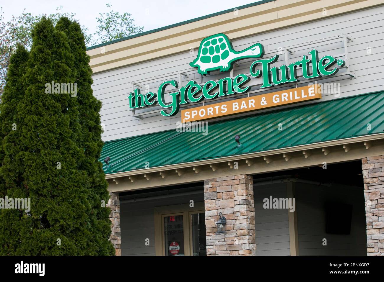 Un logo à l'extérieur d'un restaurant The Greene Turtle Sports Bar & grille à Wilmington, Delaware, le 4 mai 2020. Banque D'Images