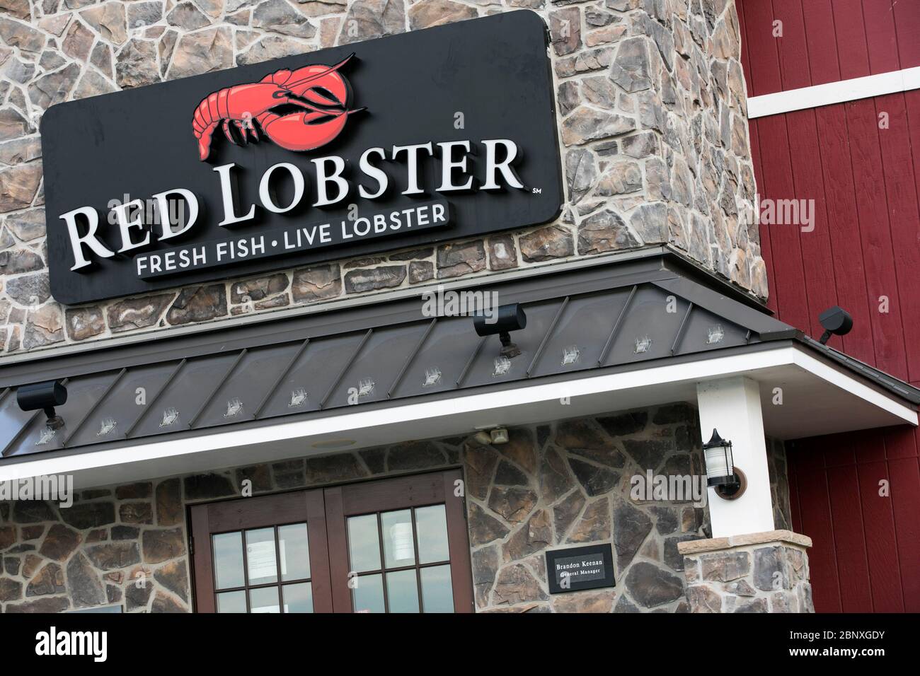 Un logo à l'extérieur d'un restaurant Red Lobster à Wilmington, Delaware, le 4 mai 2020. Banque D'Images