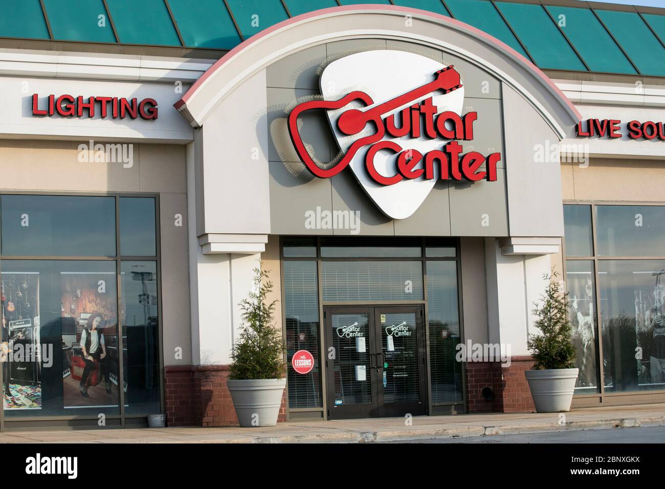 Un logo à l'extérieur d'un magasin de détail Guitar Center à Wilmington, Delaware, le 4 mai 2020. Banque D'Images