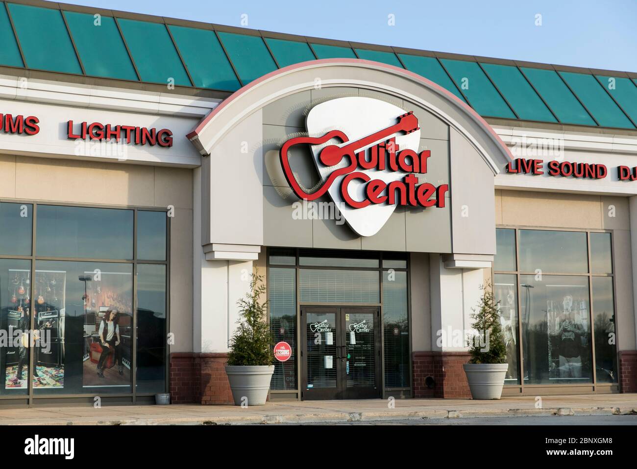 Un logo à l'extérieur d'un magasin de détail Guitar Center à Wilmington, Delaware, le 4 mai 2020. Banque D'Images