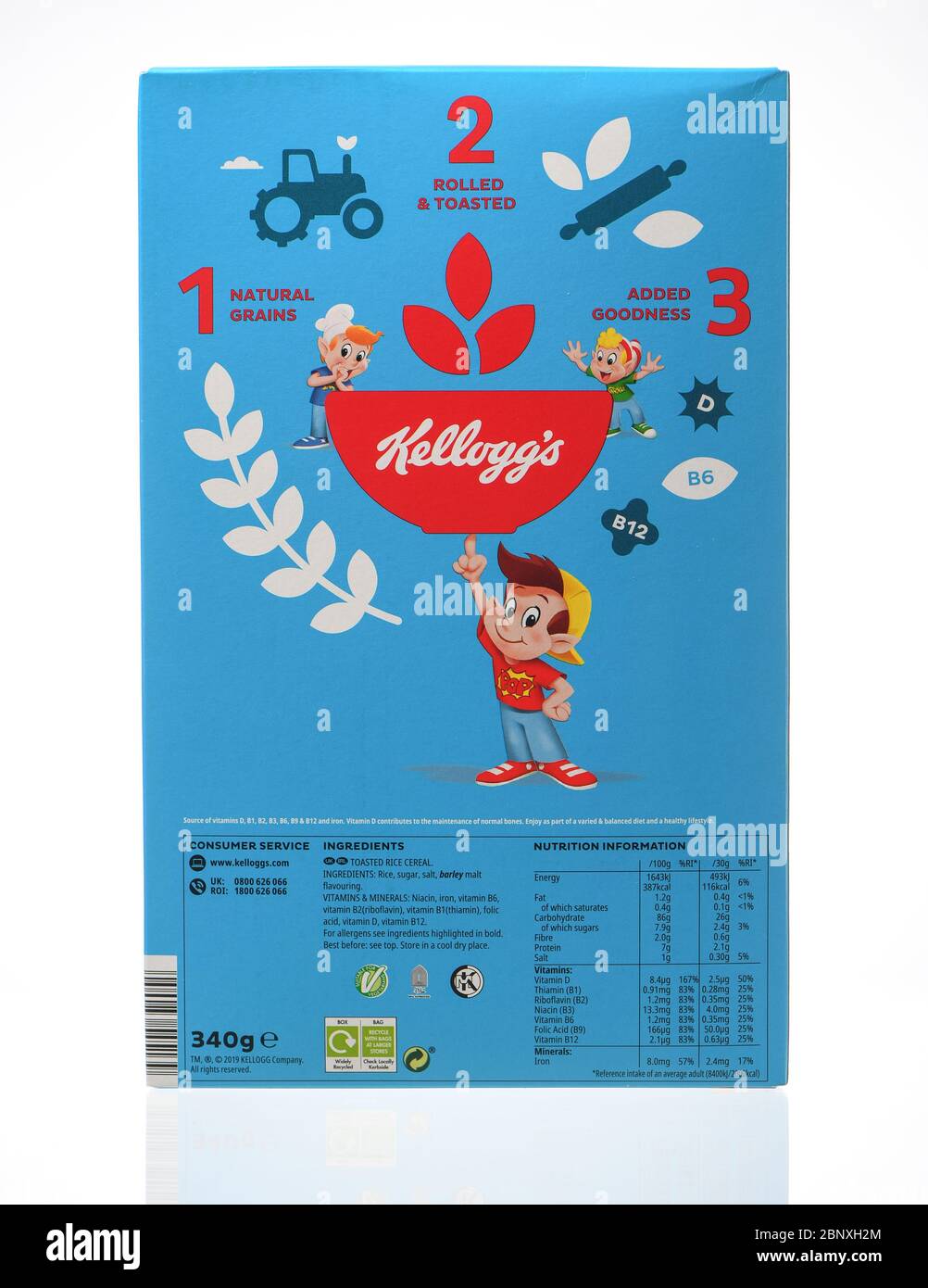 Kellogg Rice krispies Box avec le nouveau design d'emballage de type rouge face design pour la marque kellogg isolé sur un fond blanc. Banque D'Images