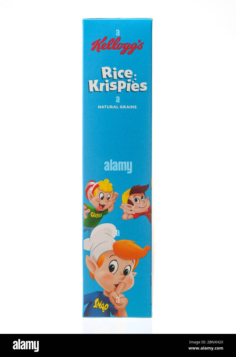 Kellogg Rice krispies Box avec le nouveau design d'emballage de type rouge face design pour la marque kellogg isolé sur un fond blanc. Banque D'Images